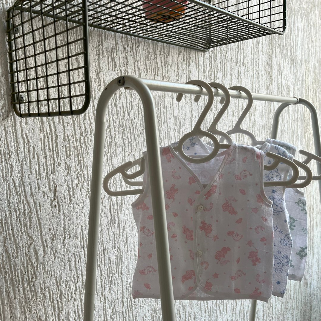 Newborn Muslin Essentials Gift Set (0–3 Months) – Jhablas, Cap, Mittens & Socks (Set of 5)